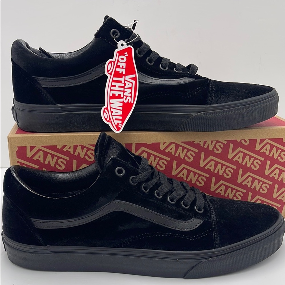 Vans WMNS Black Sneakers Old Skool
Velvet Black/Black/Black
VN0A7Q2JD5E